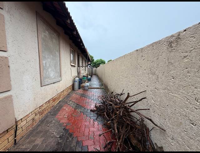 4 BEDROOM HOUSE FOR SALE IN TLHABANE WEST